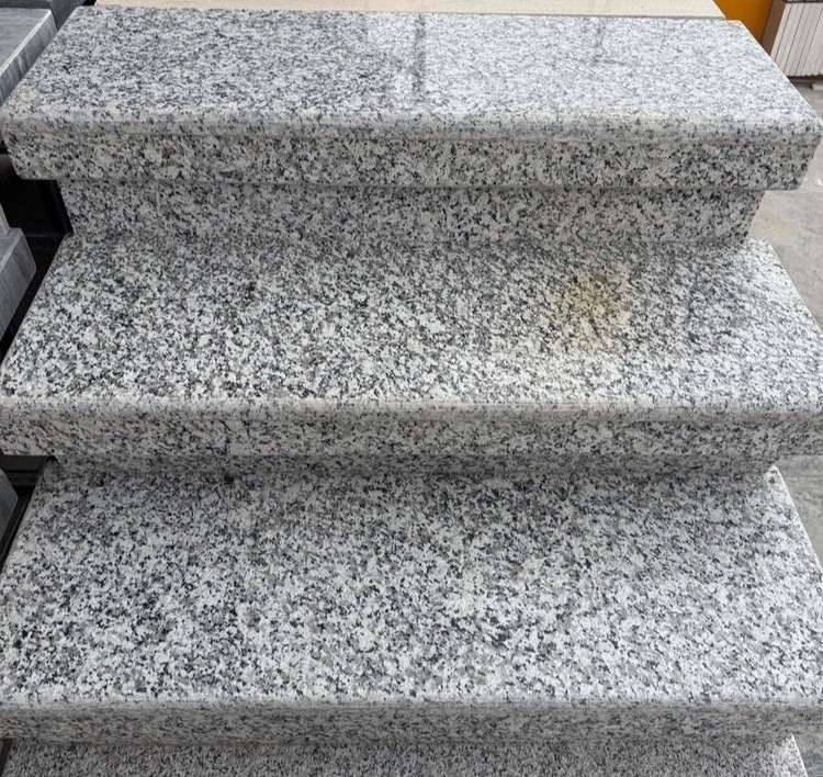 سنگ ساختمانی-گرانیت (طوسی و سفید)Building stone-granite (gray and white)