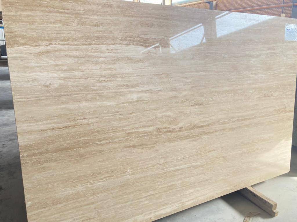 سنگ ساختمانی- تراورتن خطی روشنLight-colored linear  travertine